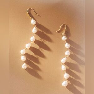 ANTHROPOLOGIE NWT Freshwater Pearl Drop Earrings Length 4” Natural